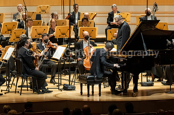 Pacific Symphony - Tao Plays Mozart