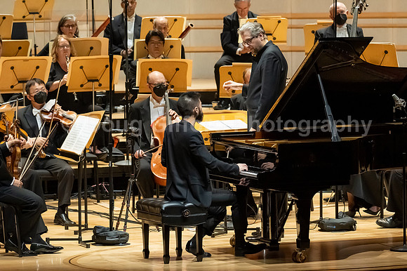 Pacific Symphony - Tao Plays Mozart
