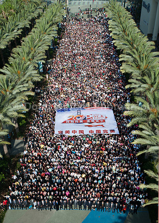 Perfect China - 6,000 group photograph