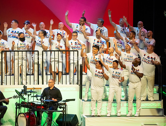 MenAlive - OC Gay Men's Chorus / "I am America"