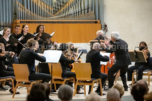 Pacific Symphony and the Pacific Chorale will present a “Concert for Healing”