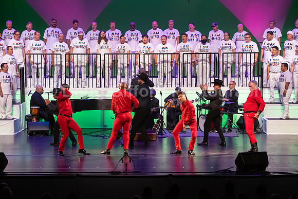 MenAlive - OC Gay Men's Chorus / "I am America"