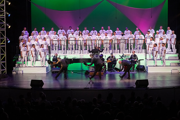 MenAlive - OC Gay Men's Chorus / "I am America"